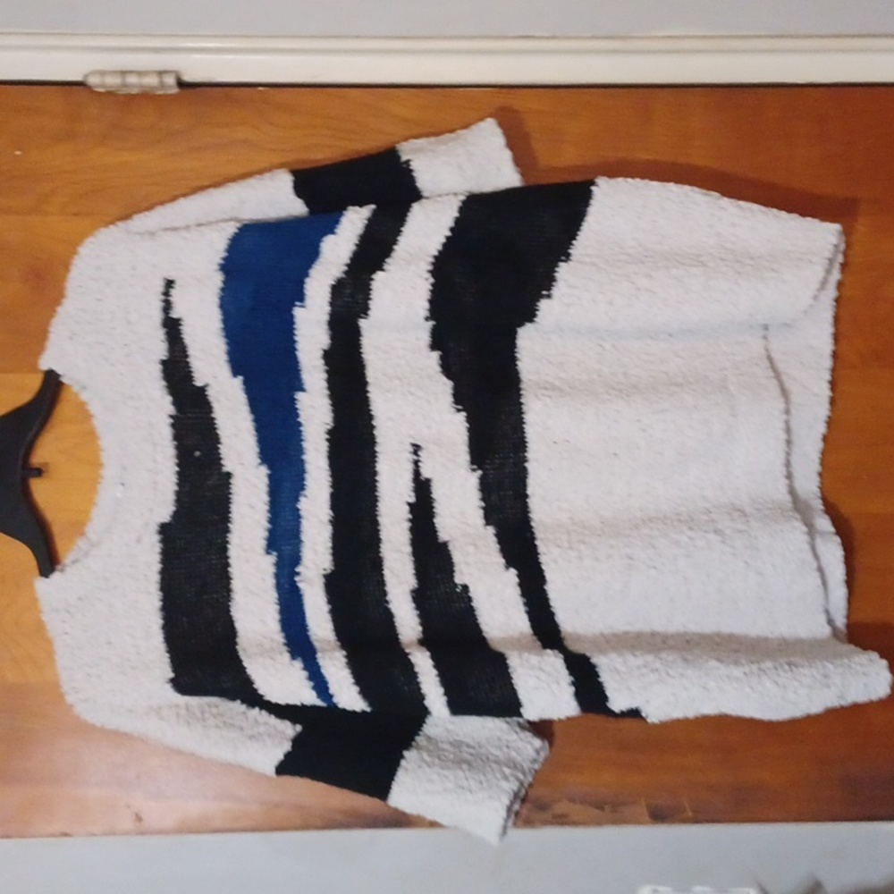 Label Be sweater